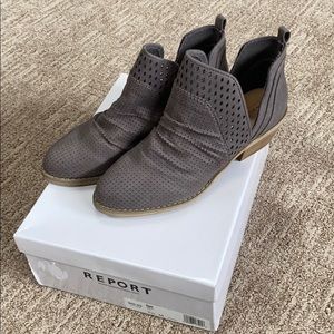 Report Delores Gray booties